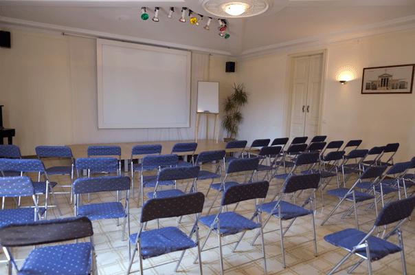 Aula apolo para cursos y reuniones de empresas