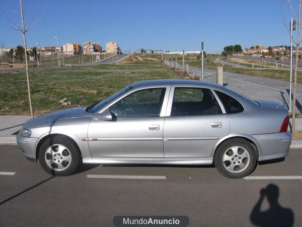 SE VENDE OPEL VECTRA 1999