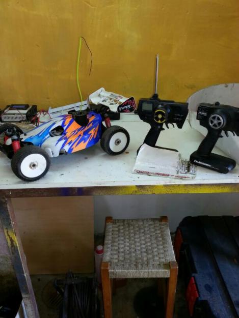 Vendo buggy R/C escala 1/8tt Hyper 7,5