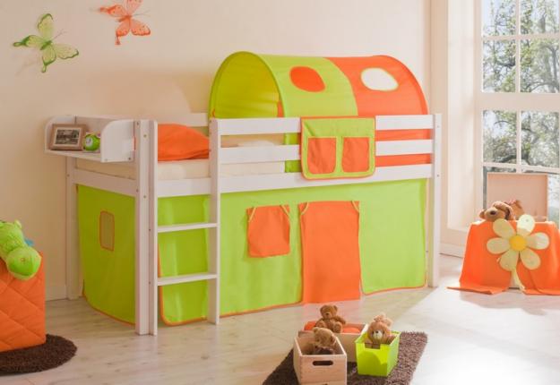 Cama semi alta infantil de pino macizo con cortinas