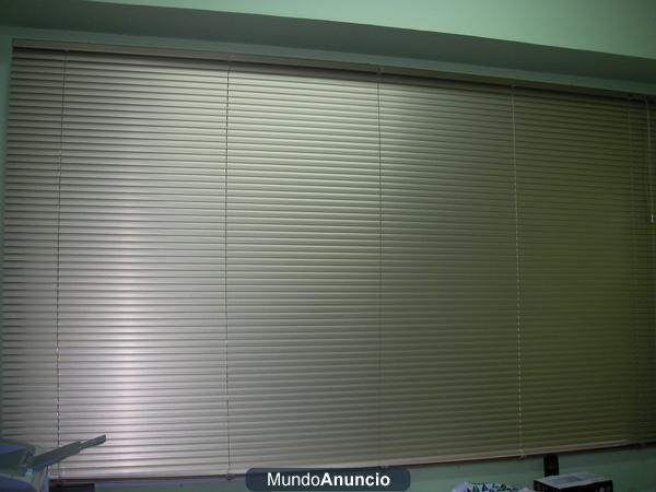 Persiana metálica dorada 220 cm por cierre