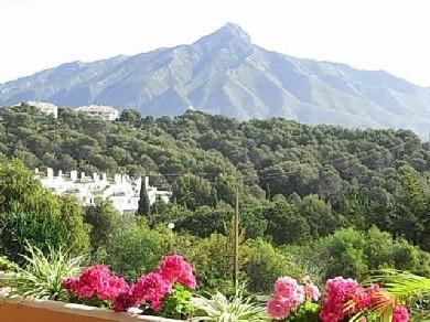 Adosado con 2 dormitorios se vende en Marbella, Costa del Sol