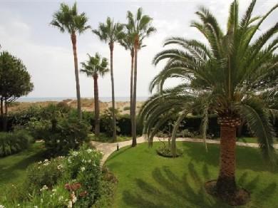 Apartamento con 2 dormitorios se vende en Marbella, Costa del Sol