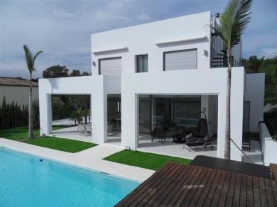 Chalet con 4 dormitorios se vende en Marbella, Costa del Sol