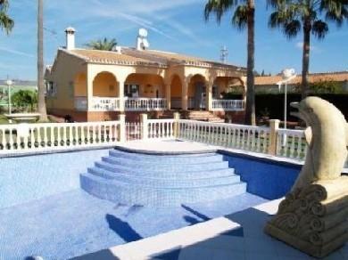 Chalet con 4 dormitorios se vende en Benajarafe, Costa del Sol