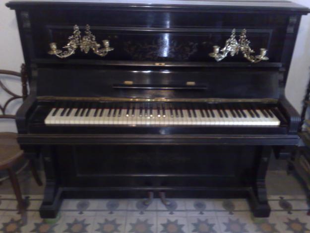 PIANO ANTIGUO VERTICAL