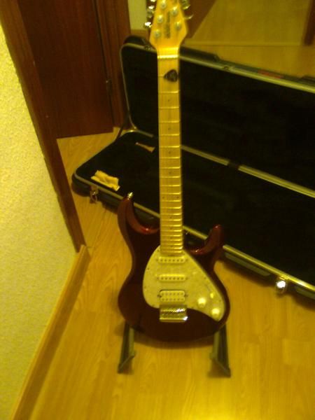 guitarra Music Man Silhoutte Special cambio X Martin