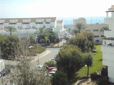 Apartamento con 2 dormitorios se vende en Estepona, Costa del Sol