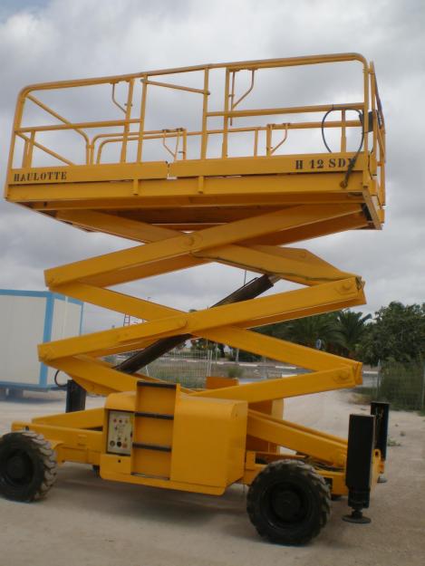 PLATAFORMA ELEVADORA DE 12 METROS