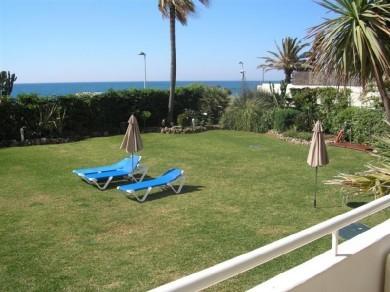 Apartamento con 2 dormitorios se vende en Marbella, Costa del Sol