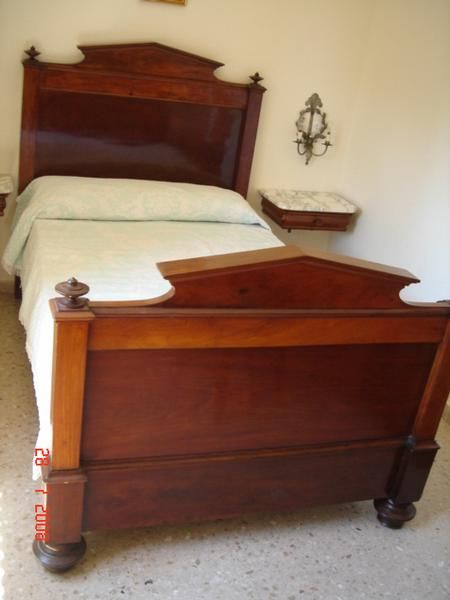 VENDO CAMA Y ARMARIO DEL XIX, 2 SILLAS Y MESILLAS