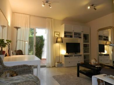Apartamento con 2 dormitorios se vende en Marbella, Costa del Sol
