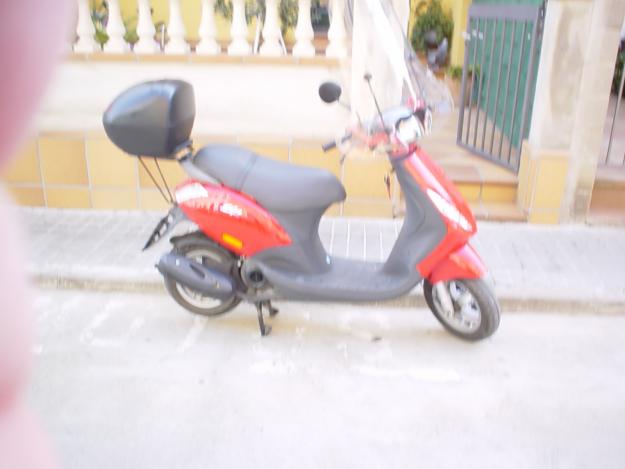 GRAN OCASION SCOOTER PIAGGIO ZIP ET4 IMPECABLE CON EXTRAS SOLO  999 EUROS