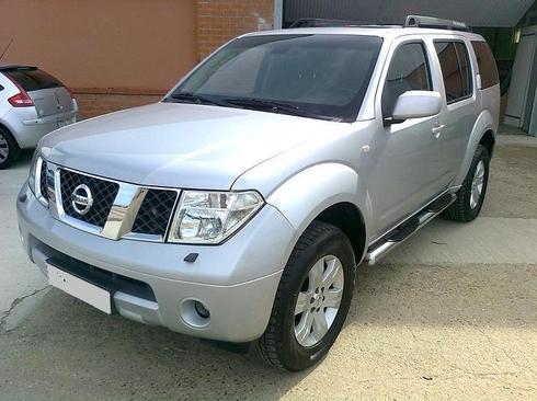 Nissan Pathfinder 2.5 DCI LE 7 PLZ 174 CV