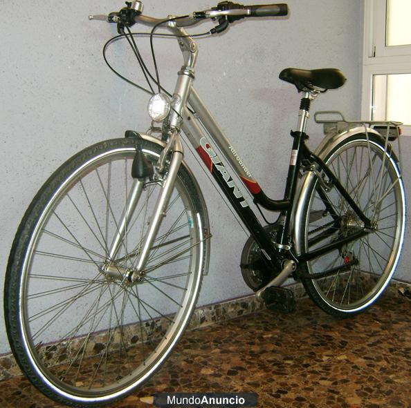 SE VENDE BICI DE PASEO - GIANT