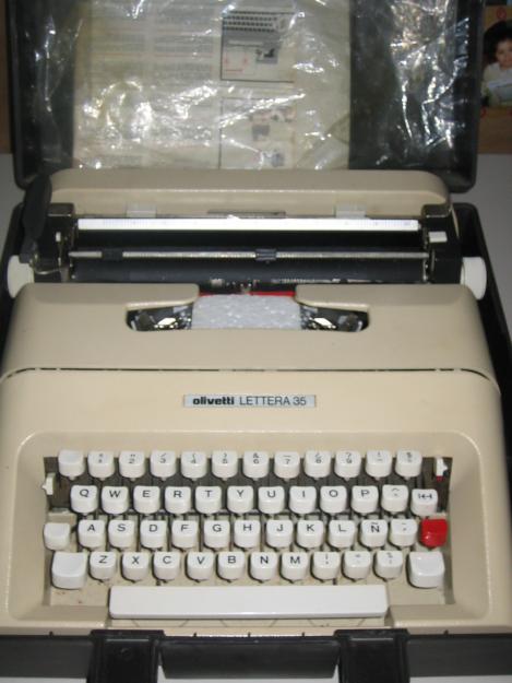 Máquina de escribir Olivetti Lettera 35
