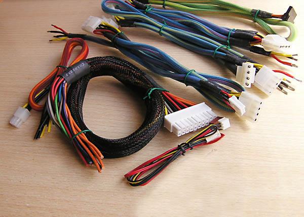 Cables para ordenador y fuente de alimentacion