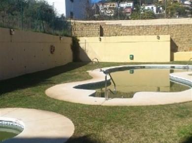 Adosado con 3 dormitorios se vende en Benahavis, Costa del Sol