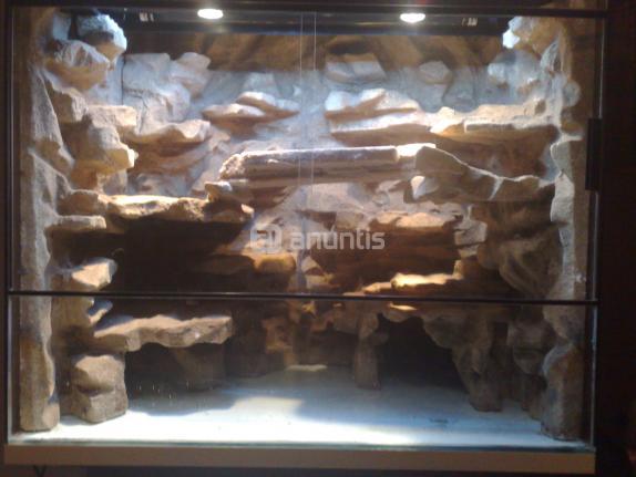 Vendo Terrario con imitación a fondo desértico