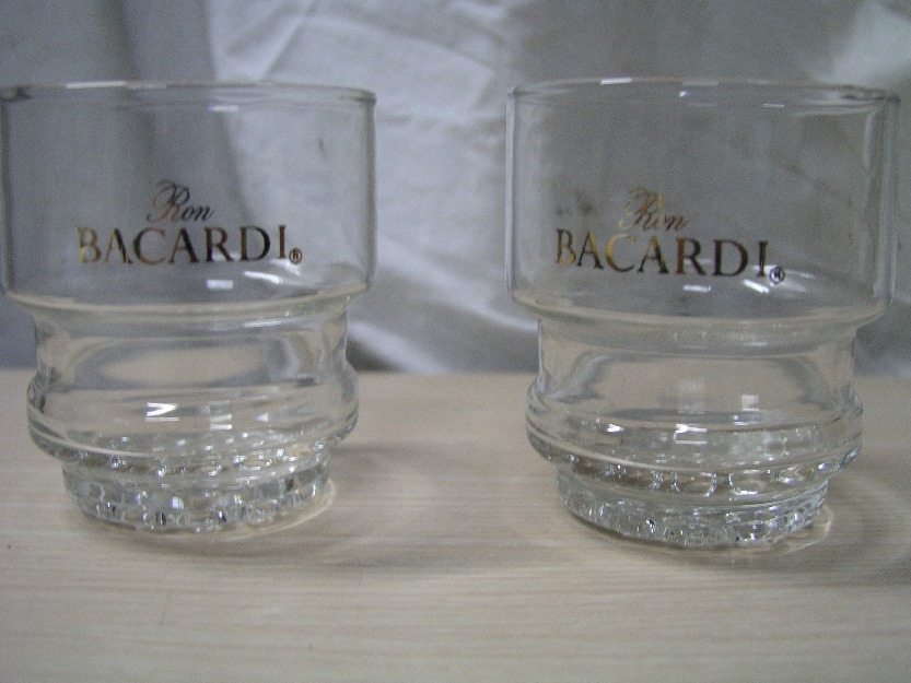 Pareja  de vasos de diseño ron bacardi