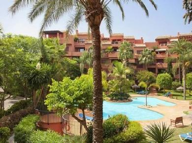 Apartamento con 3 dormitorios se vende en Marbella, Costa del Sol