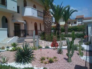 Casa : 1/8 personas - junto al mar - vistas a mar - avola  siracusa (provincia de)  sicilia  italia