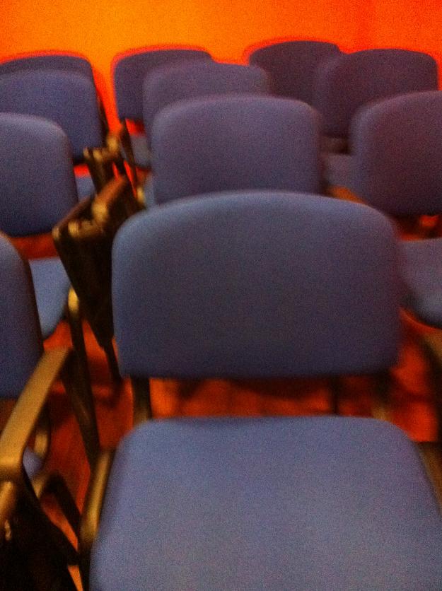 chollo 15 sillas de universitario tapizadas en azul 350 euros en valencia