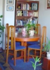 mesa salon-comedor redonda, color nogal, extensible, con 4 sillas a juego - mejor precio | unprecio.es