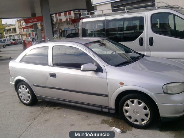 oferta por motivo de viaje opel astra año 2000. por 1000 euros