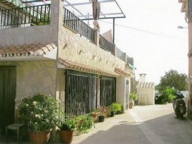 Chalet con 9 dormitorios se vende en Benajarafe, Costa del Sol