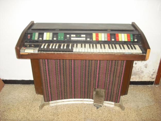 Organo antiguo hammond the piper del año 1970