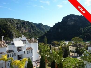 Apartamento con 3 dormitorios se vende en Benahavis, Costa del Sol