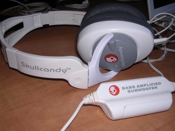 Vendo auriculares SKULL CANDY, mod. Skull Crusher con SUBWOOFER