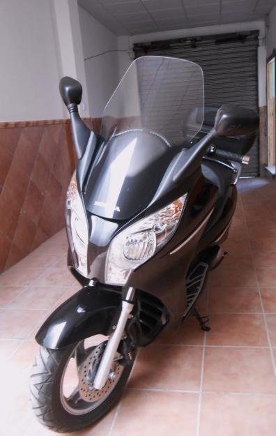 Vendo Honda S-Wing de 125 c.c.