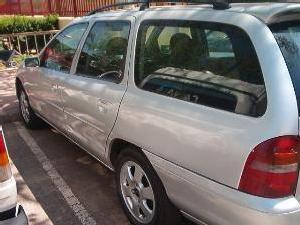 Venta de coche Ford Mondeo Familiar 2.0i 16v Ghia '99 en Alcobendas