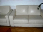 Se vende sofá de piel en Málaga con 2 sillones, 2 mesas y reposapiés de piel - mejor precio | unprecio.es