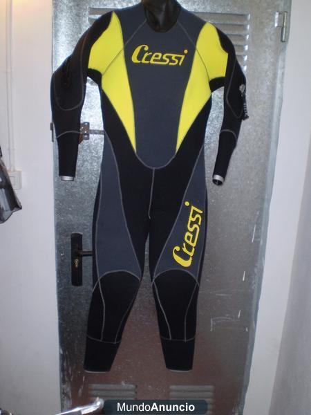 TRAJE DE BUCEO