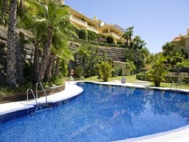 Apartamento con 3 dormitorios se vende en Marbella, Costa del Sol