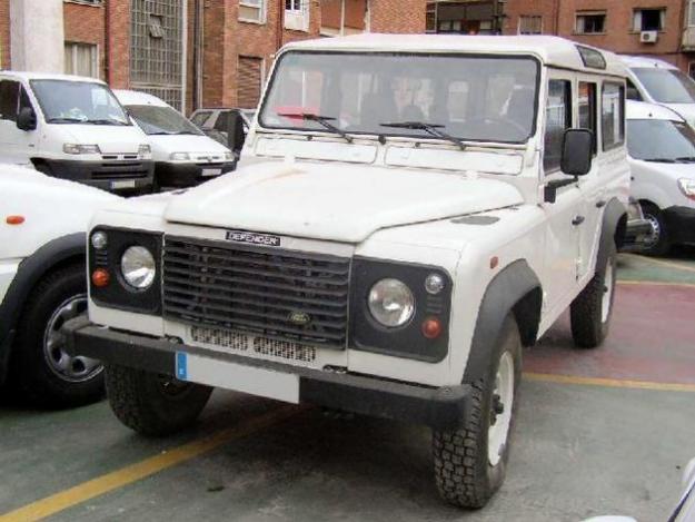 Venta de coche Land Rover Defender 110 2.5 Td5 SW E '04 en Madrid