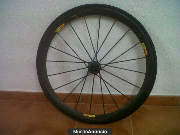 Venc roda Mavic Cosmic Carbone Ultimate.