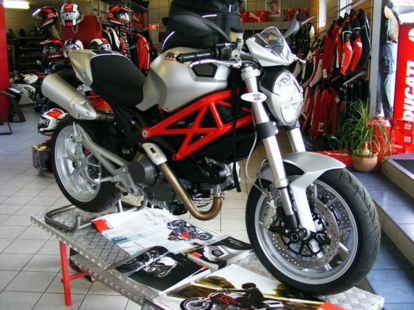 2009 Ducati Monster 1100 Nueva