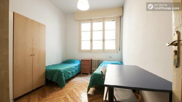 Rooms available - Huge 9-bedroom apartment near Gran Vía