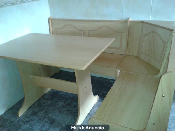 VENDO MESA ESQUINERA DE MADERA SEMINUEVA