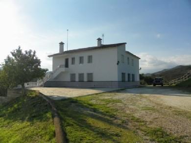 Chalet con 6 dormitorios se vende en Coin