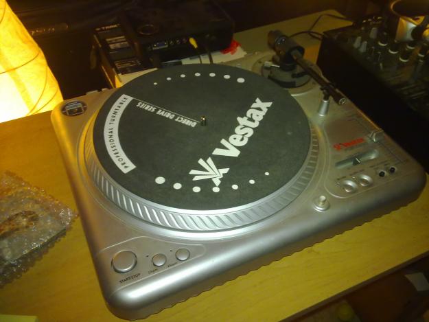 SE VENDEN 2 PLATOS VESTAX PDX-2000 EN BUEN ESTADO Y FUNCIONANDO PERFECTAMENTE