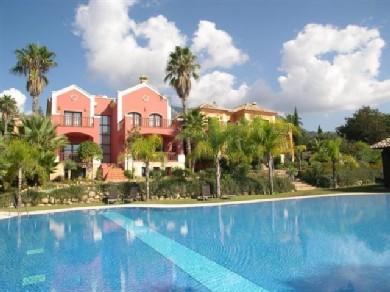 Chalet con 6 dormitorios se vende en Marbella, Costa del Sol