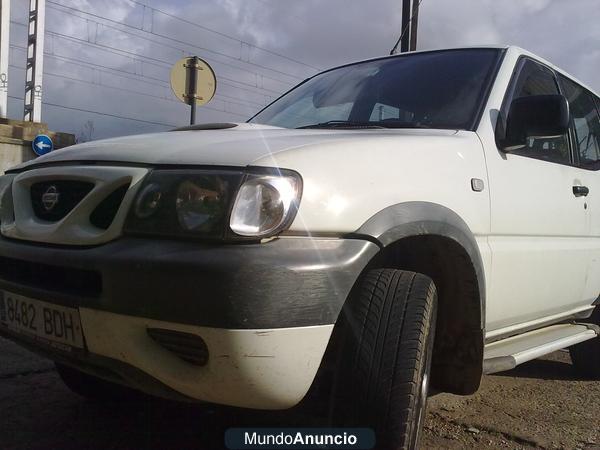 VENDO O CAMBIO NISSAN TERRANO 2.7 TDI POR UN TURISMO DIESEL DE MI INTERES.