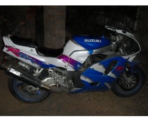 SUZUKI GSX 750