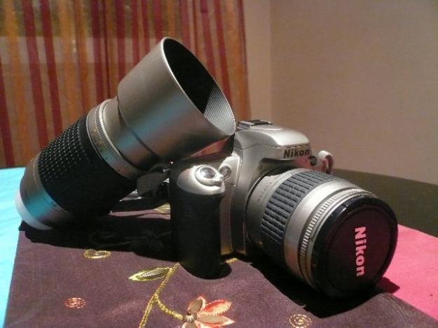 Cámara Reflex Nikon F55 + 2 objetivos y accesorios