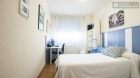 Rooms available - Relaxing 3-bedroom apartment by La Paz area - mejor precio | unprecio.es